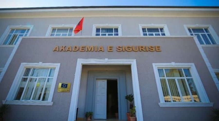Helmohen sërish nga ushqimi 50 kursantë të Akademisë së Sigurisë në Shqipëri
