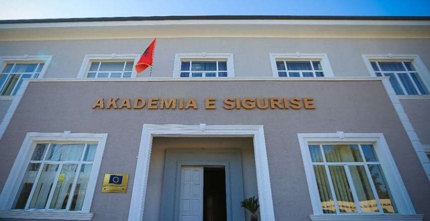 Hetimet për helmimin në Akademinë e Sigurisë: Policia interviston kursantët dhe kuzhinierët