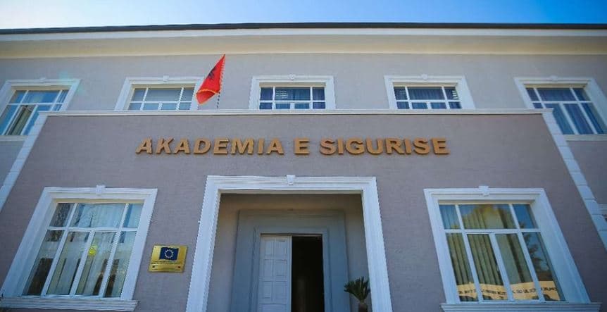 Helmimi i 64 studentëve të Akademisë së Sigurisë në Shqipëri, si dolën analizat?