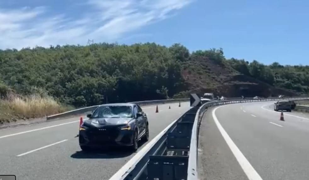 E rëndë: Vdes kosovari që u godit në Rrugën e Kombit, shoferja e dyshuar është nga Kosova