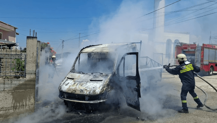 36-vjeçari terrorizon Vlorën, djeg automjetin dhe qëllon me armë gjahu