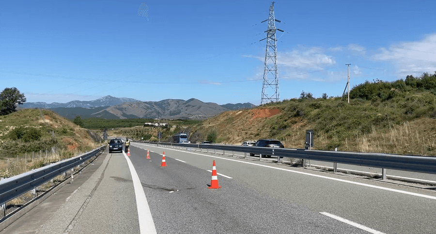 Një kosovar goditet nga automjeti në “Rrugën e Kombit”, në gjendje të rëndë