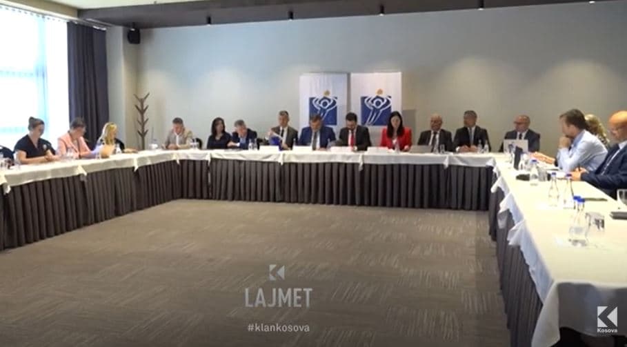 Kosovë-Shqipëri-RMV: Të drejtat e njeriut bashkojnë tre avokatët (VIDEO)