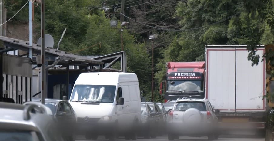 Arrestimi në Bërnjak: Serbi tentoi t’i korruptojë policët me 30 euro (VIDEO)