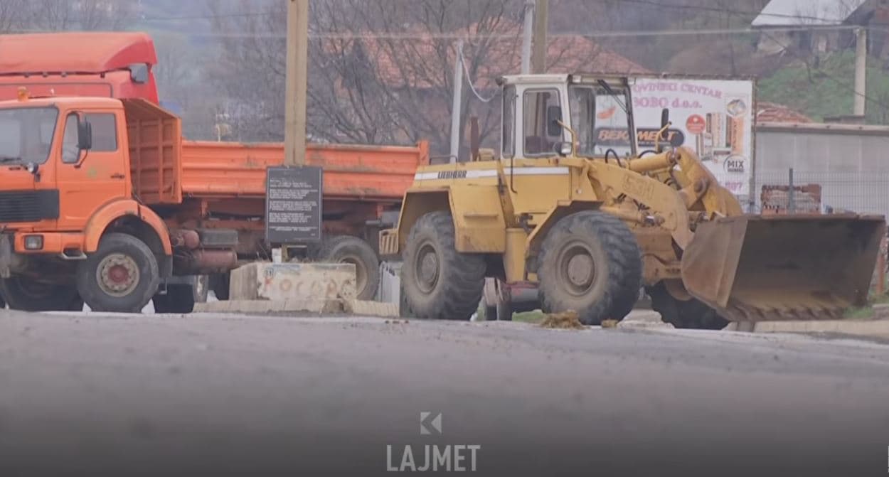 Dosja e barrikaduesve: Dalin sms-ët e Milan Radojiçiq me grupin (VIDEO)