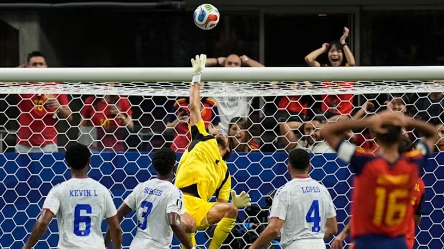 Kush është Vozinha, portieri që mori zemrat e fansave të futbollit pas paraqitjes ndaj Spanjes?