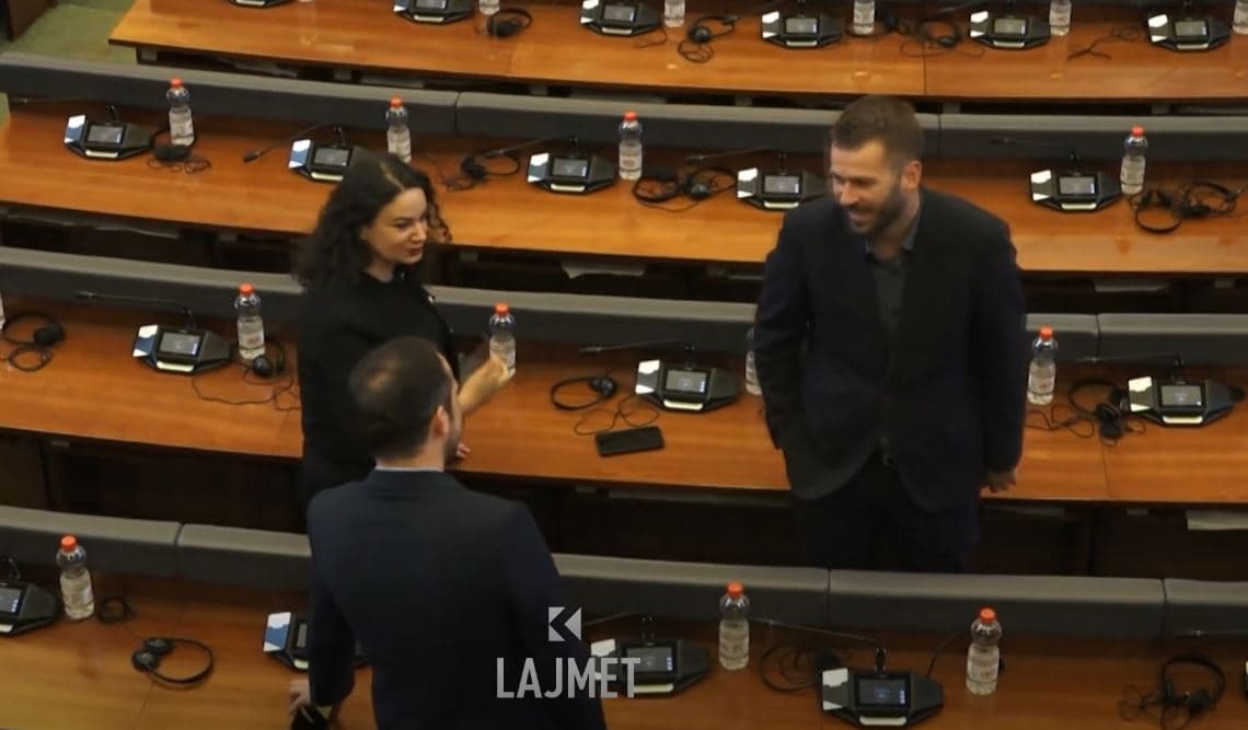 Për rreth 2 muaj e gjysmë mandat, 85 kuvendarë lypin pagë kalimtare për 1 vit (VIDEO)