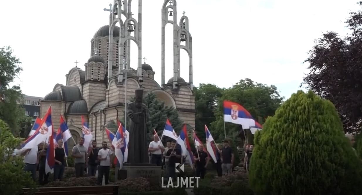 Tubimi i Vuçiqit: Qindra serbë të Kosovës nisen për Beograd (VIDEO)