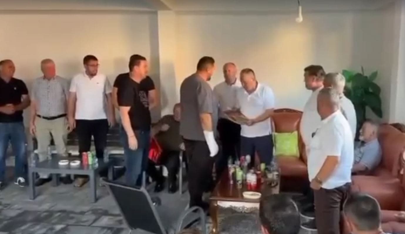 "Për trimëri e heroizëm", Gucati dekoron veteranin e UÇK-së, Bekim Metaj