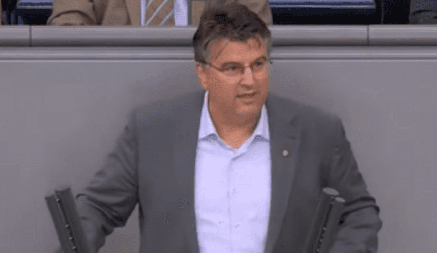 “Kapeni hajdutin Radojçiq”, deputeti gjerman “dridh” Bundestagun (VIDEO)