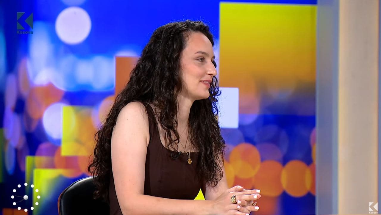 Vargjet që prekin zemrat: Rrëfimi i poetes nga Ulqini, Flutur Mustafa (VIDEO)