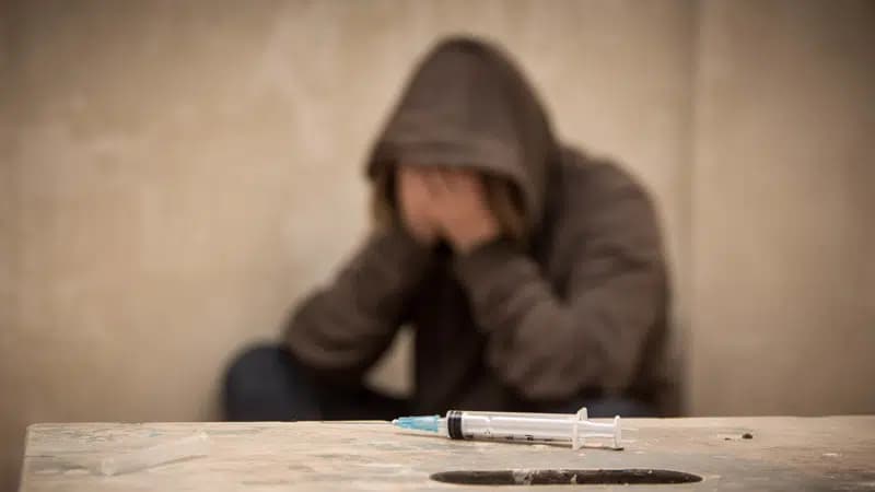 Më shumë se 35 mijë përdorues të drogave në Kosovë, zbret mosha e fillimit