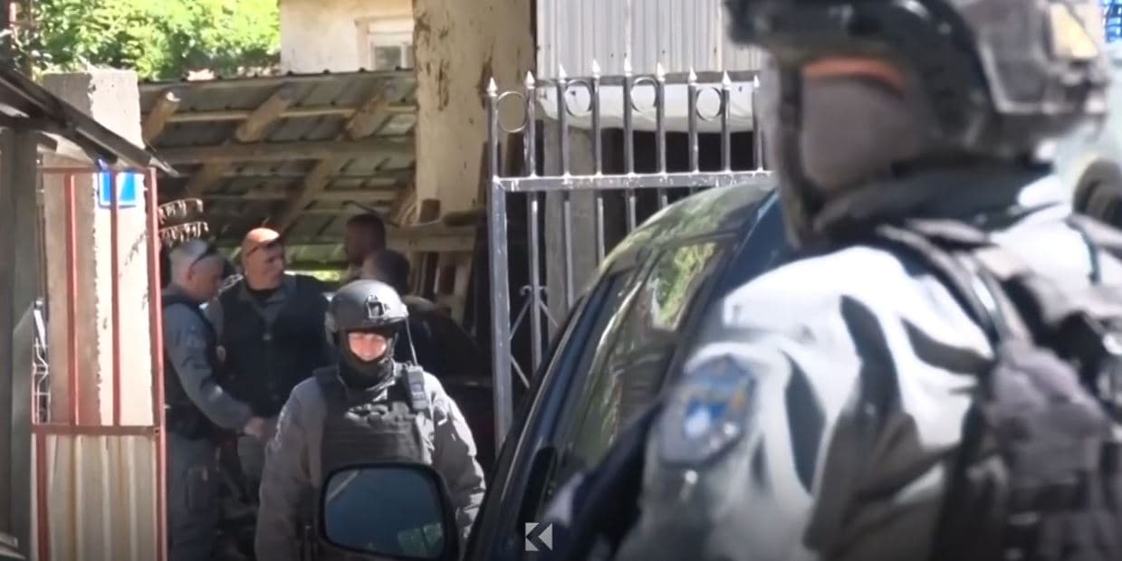 Rasti "Reçaku II": Pamje nga aksioni që çoi në arrestimin e pesë personave për krime lufte (VIDEO)