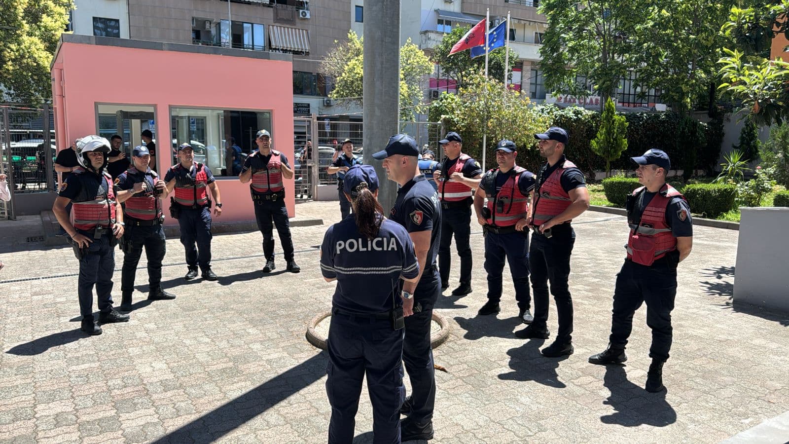 Sherr brenda gjykatës, të akuzuarit për rastin e Renis Dobrës rrihen mes vete
