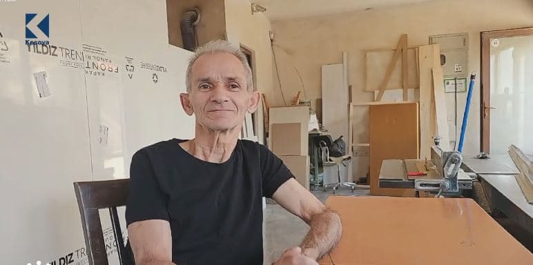 Mbi katër dekada në zanatin e zdrukthëtarit: Rrëfimi i mjeshtrit Hazir Tahiri (VIDEO)