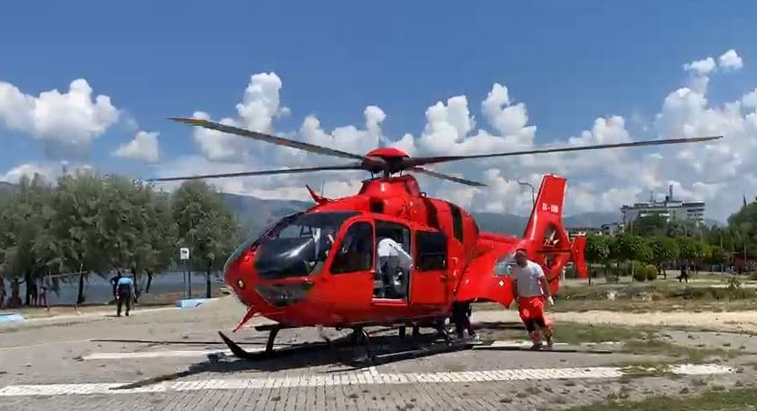 U ther me thikë nga bashkëshorti, 28-vjeçarja niset me helikopter drejt spitalit të Tiranës