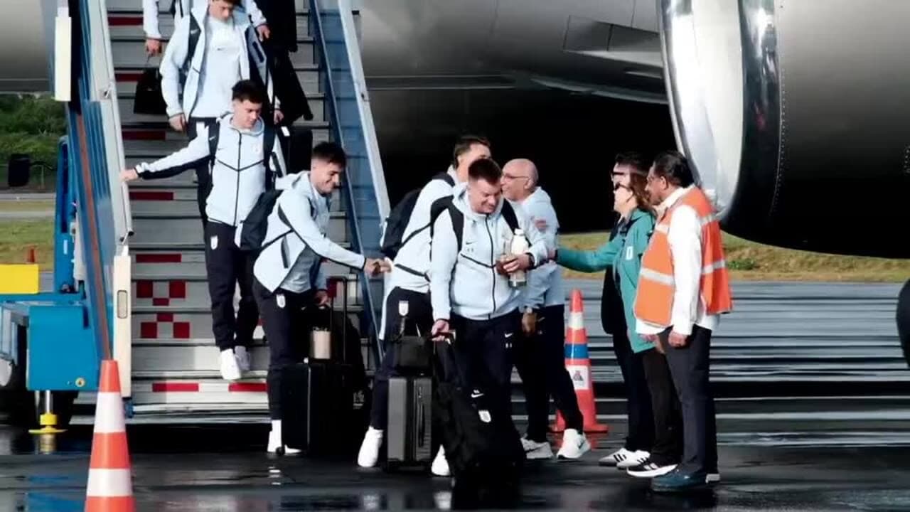 Aeroplani i Kombëtares së Uruguait në telashe, nuk lejohet të ulet në ShBA
