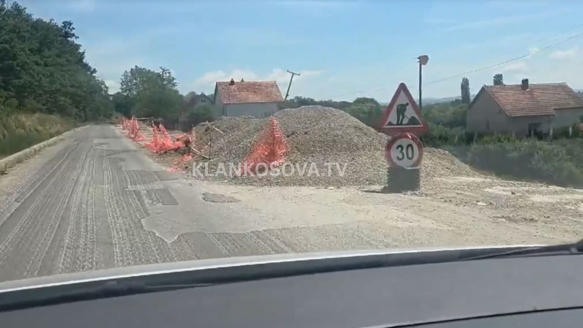 Rruga Vushtrri-Skenderaj ende e papërfunduar, punimet zvarriten prej kohësh (VIDEO)