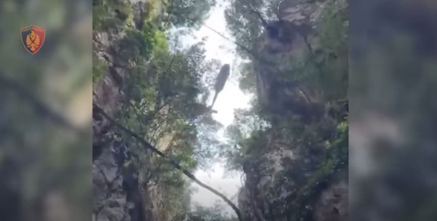 Turistët polakë u nxorën nga gremina në Kanionet e Gjipesë, pamjet nga operacioni i shpëtimit