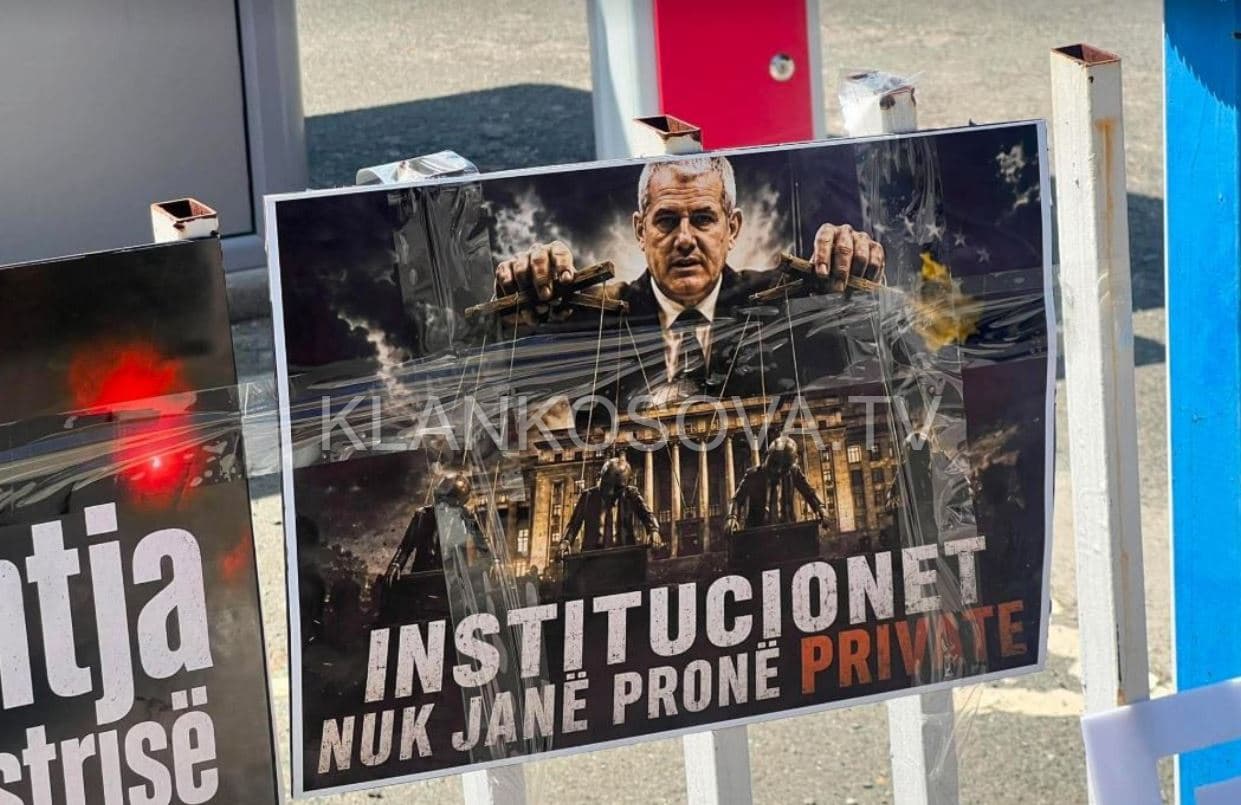 “Institucionet nuk janë pronë private”, aksion para MPB-së për aplikimet për shtetësi