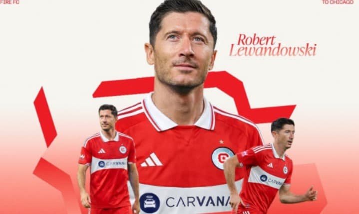 Aventura e re e Lewandowskit, Chicago Fire zyrtarizon polakun