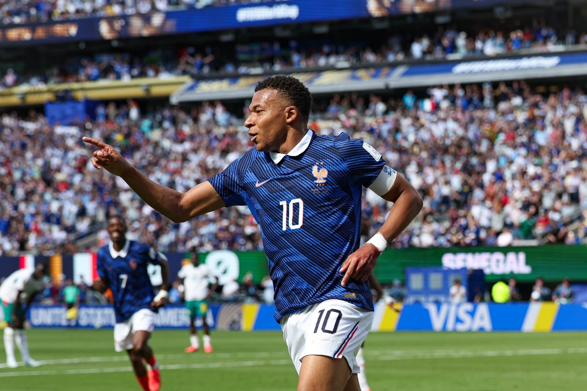 Mbappe thyen rekordin e Peles dhe Messit