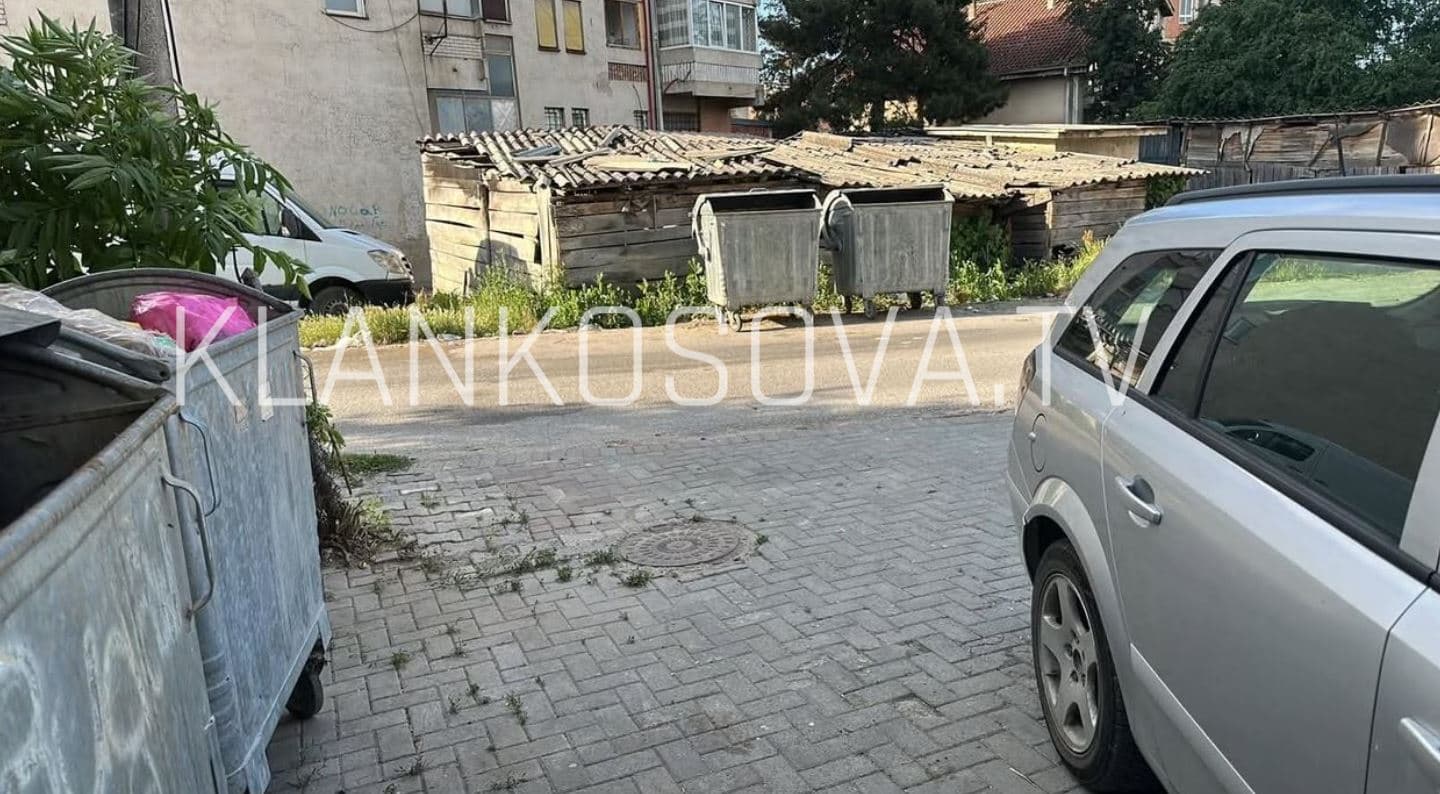 Pas raportimit të Klankosova.tv, hiqen mbeturinat nga rruga “Mustafë Koka” në Viti