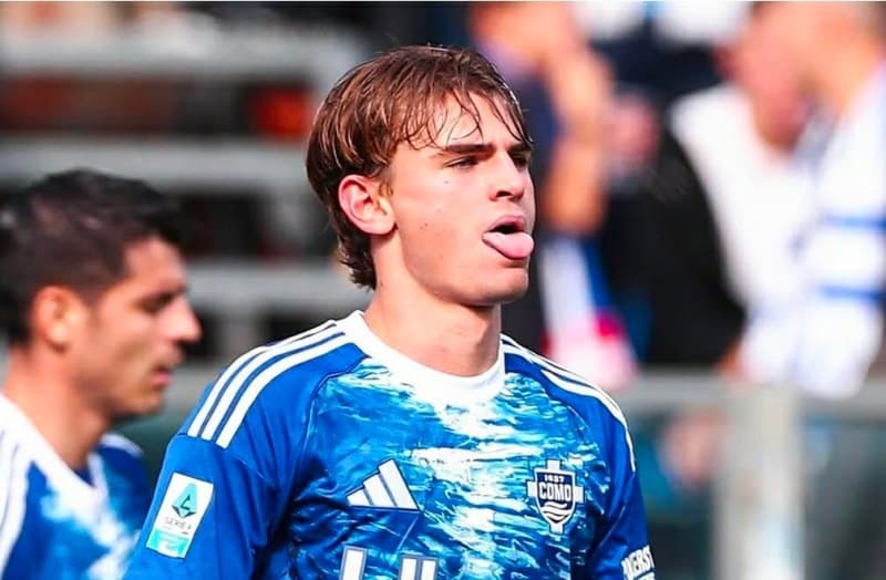 Nico Paz mbetet te Como, Fabregas i lumtur