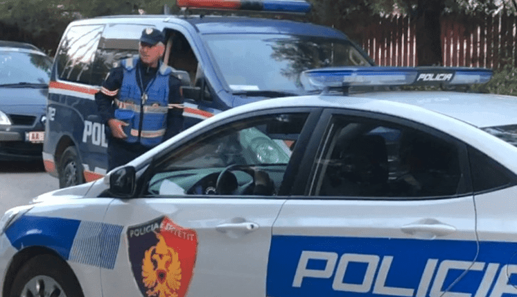 Arrestohet burri që dyshohet se ia vuri flakën gruas së tij në Elbasan