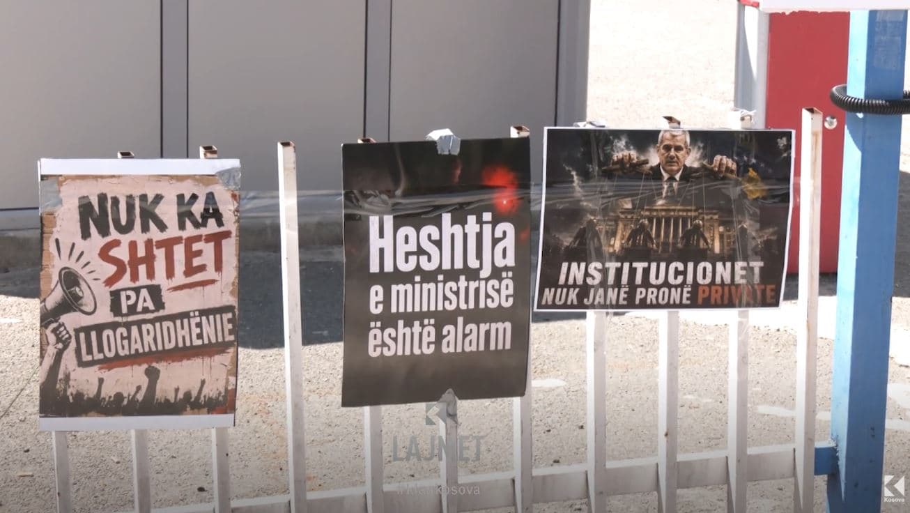 Protesta në Prishtinë: “Duam transparencë për shtetësinë” (VIDEO)