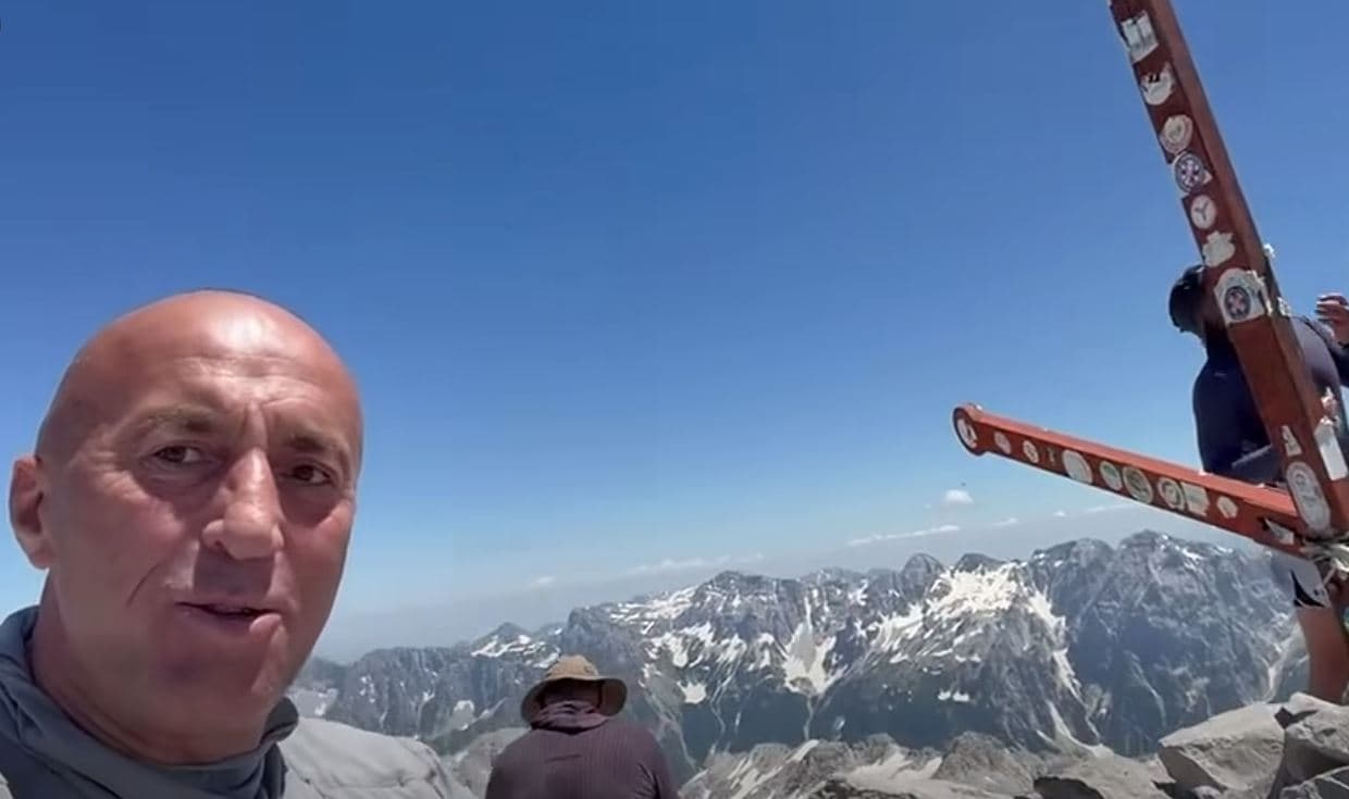 Haradinaj lajmërohet nga Maja e Jezercës (VIDEO)