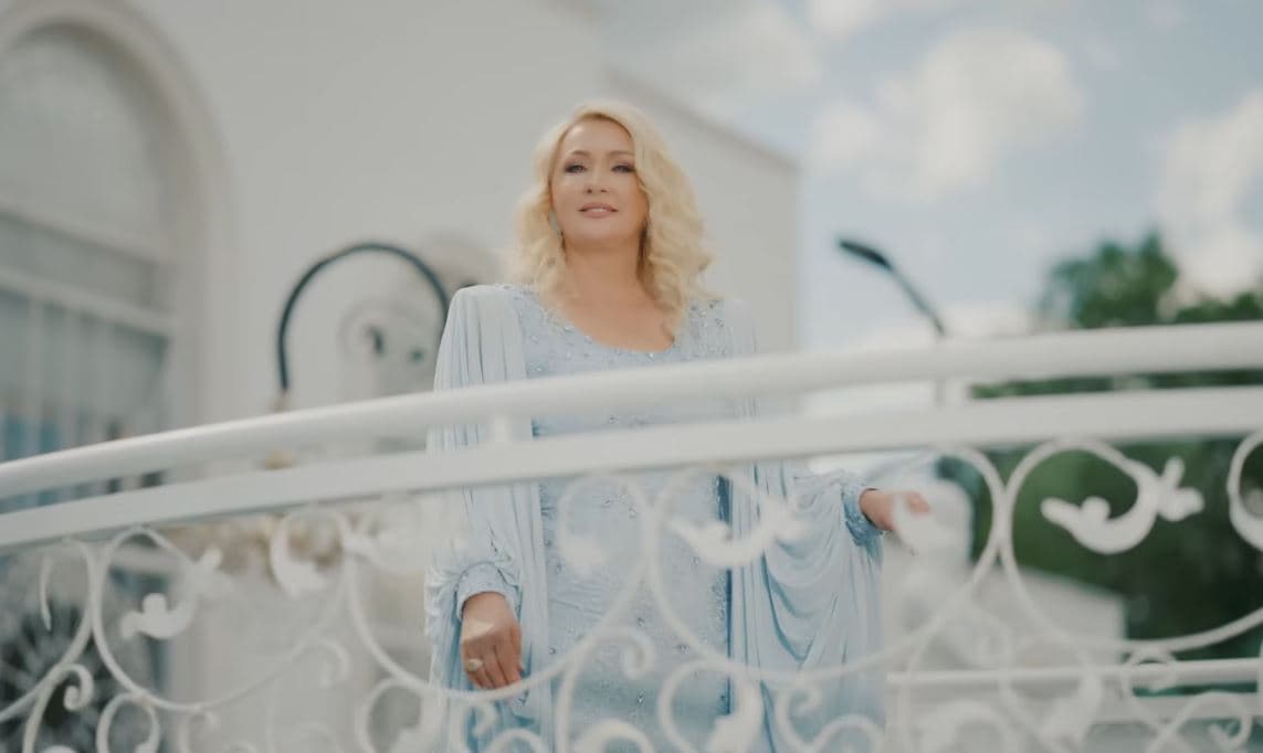 Remzie Osmani i këndon nuses në projektin e fundit muzikor (VIDEO)