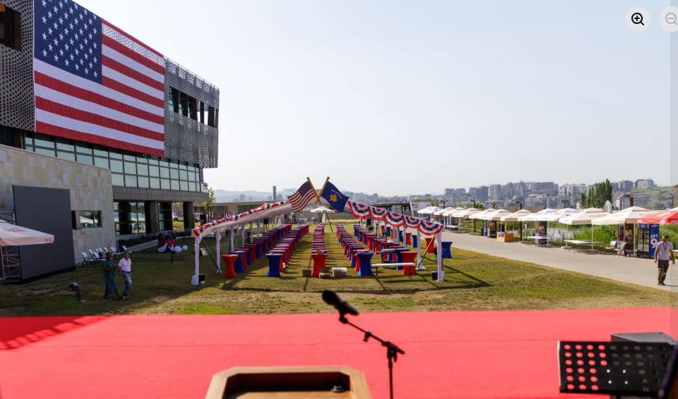 “Festojmë me miqtë tanë kosovarë”, ambasada amerikane gati për festën e 250-vjetorit të pavarësisë  