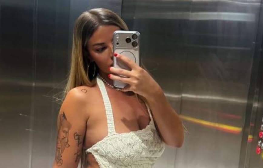 Santiana Maloku provokon me pozën e fundit nga ashensori