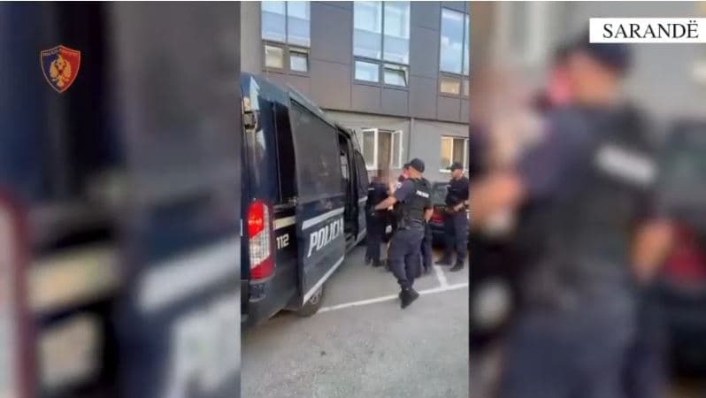 Thynin vetura e banesa dhe grabisnin para e sende tjera, kapen katër hajna në Sarandë  