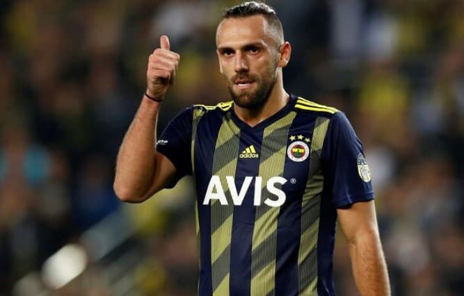 Fenerbahçe i qet në shitje dy fanellat e nënshkruara nga Vedat Muriqi