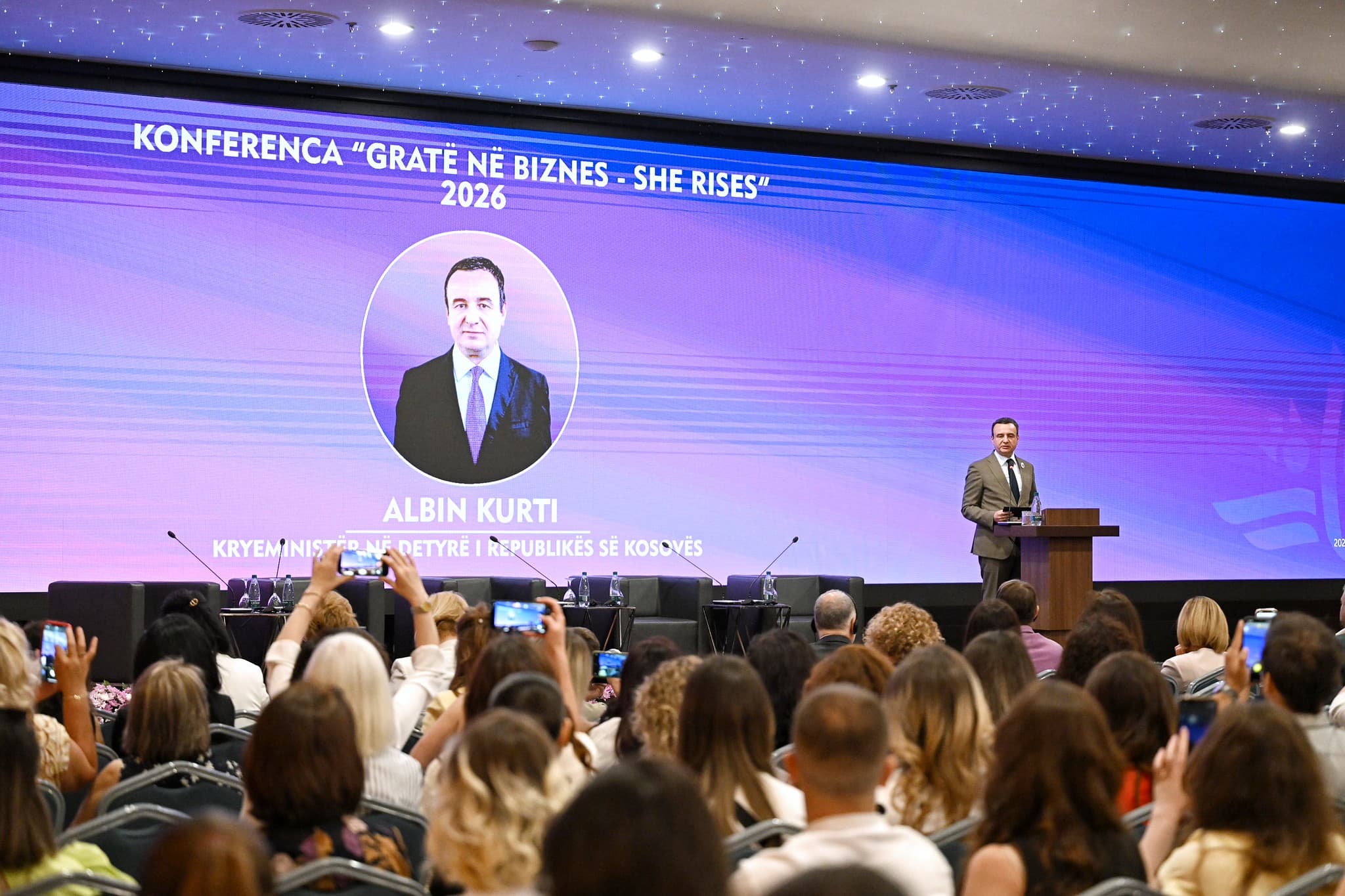 Kurti në konferencën “Gratë në Biznes – She Rises 2026”: Suksesi juaj është sukses i Kosovës