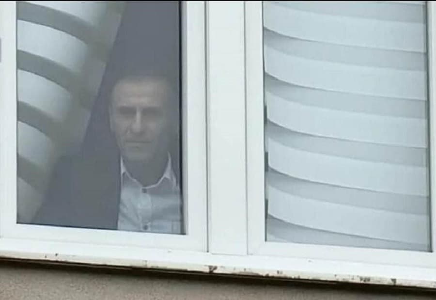Hyrje-dalje pa kontroll në qeverisjen e Hetemit, s’ka evidencë se punëtorët shkuan vjet në punë