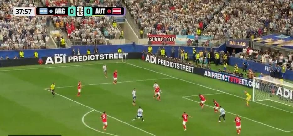 Shënon Messi, Argjentina në epërsi ndaj Austrisë