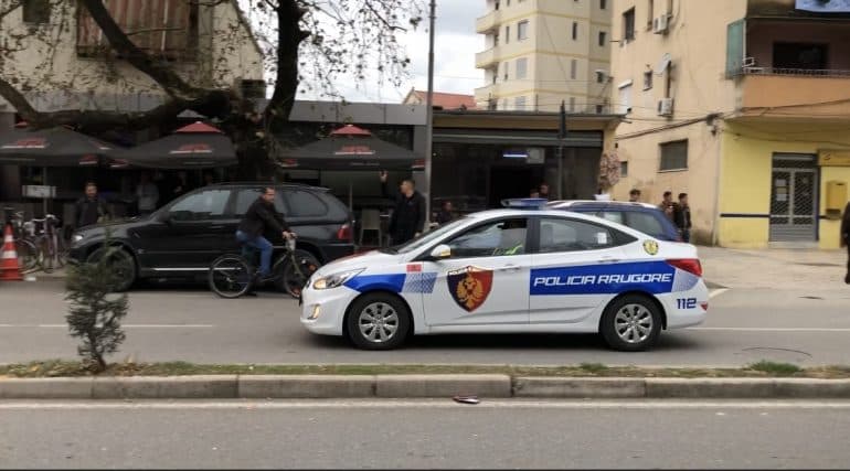 E rrahën klienten dhe e privuan nga liria, arrestohen pronarët e një dyqani në Tiranë  