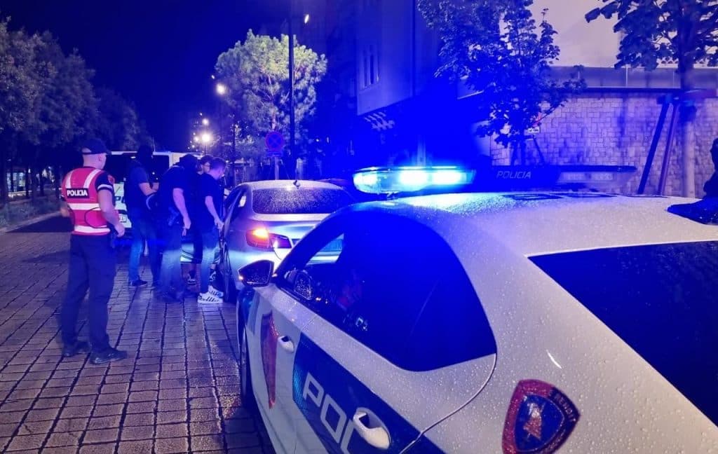 Vrasje në Rrogozhinë, 25-vjeçari godet me thikë fqinjin e moshuar