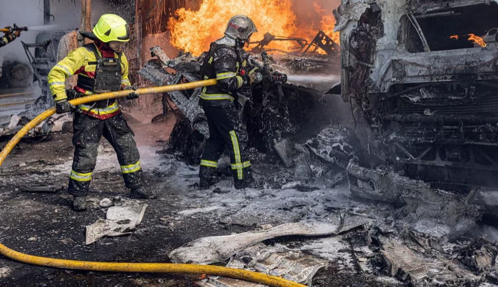 Ukraina godet përsëri rafinerinë e Moskës, Zelensky kërkon mbështetjen e Trump për marrëveshjen e paqes