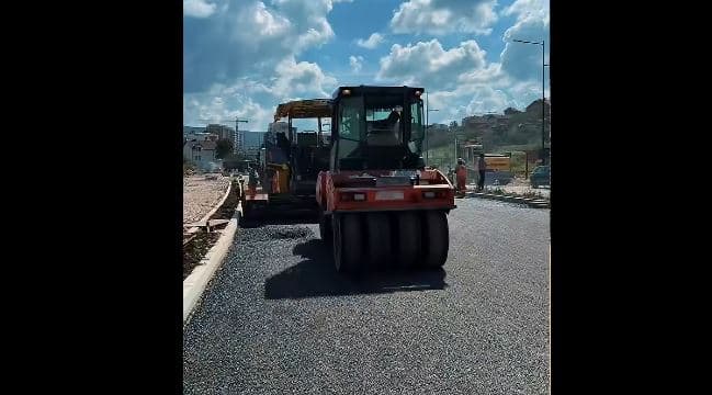 Rama publikon pamje nga asfaltimi i rrugës A: Këtë projekt tri herë e ka blloku qeveria