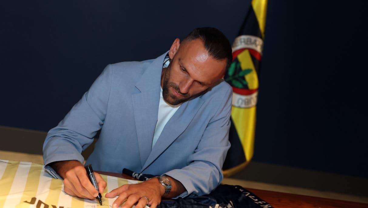 Muriqi zyrtarizohet te Fenerbahçe