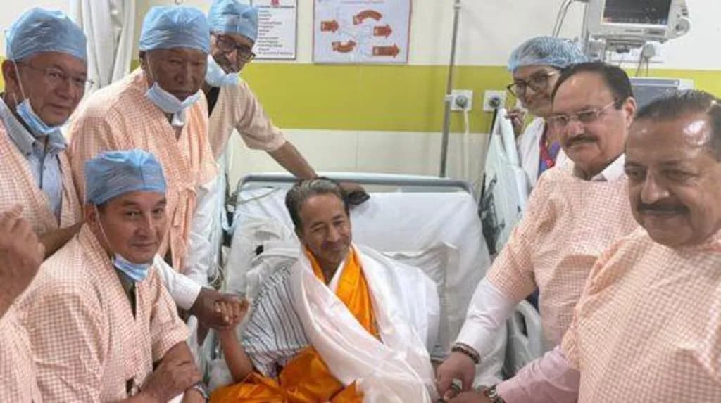 Aktivisti indian i jep fund grevës së urisë pas 26 ditësh
