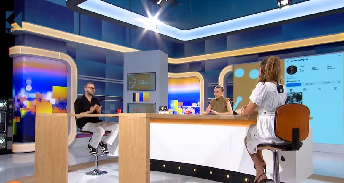 Promovim i pazakontë nga Don Xhoni, albumi i ri bëhet temë diskutimi (VIDEO)