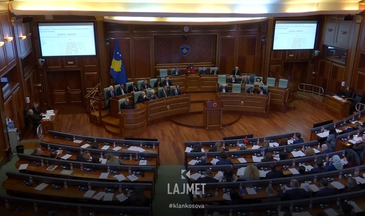 Sekretari i Kuvendit: Haxhiu shkel konkursin, e sjell Podvoricën (VIDEO)
