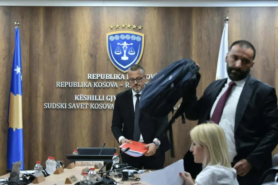 Debat mes anëtarëve, dështon mbledhja e KGJK-së