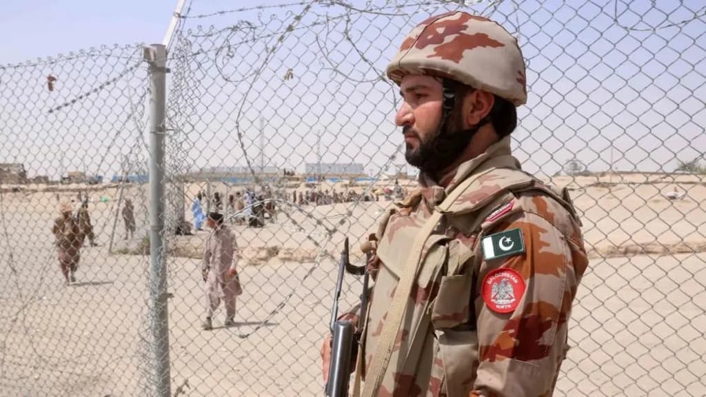Talebanët afganë nisin sulme në kufirin me Pakistanin, tensionet përshkallëzohen