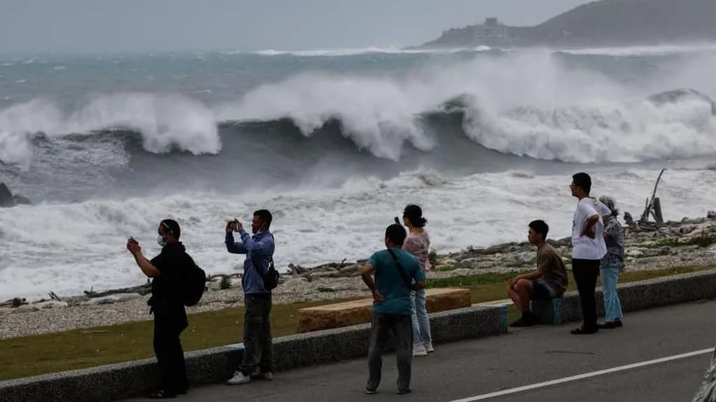 15 të vdekur nga rrëshqitjet e dheut në Filipine, tajfuni shkatërrues po i afrohet